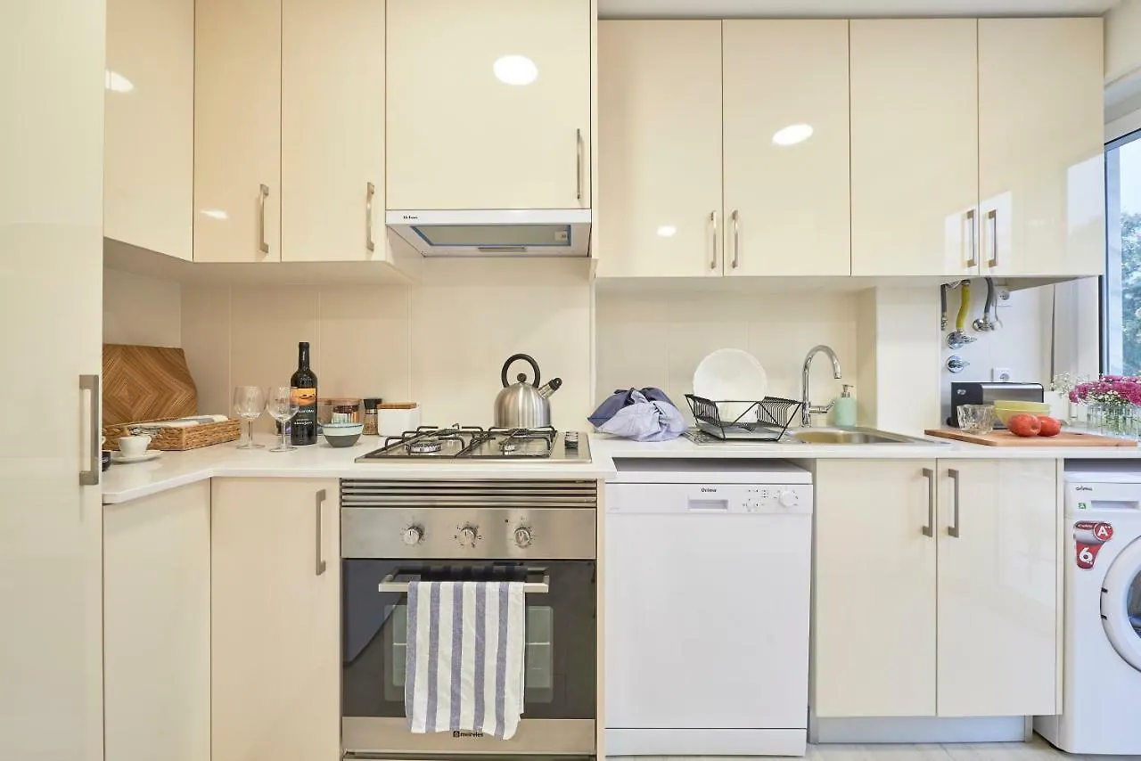 Light Apartment With Amazing Balcony, By Timecooler Lisboa